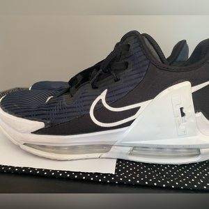 Nike lebron navy blue basketball shoes